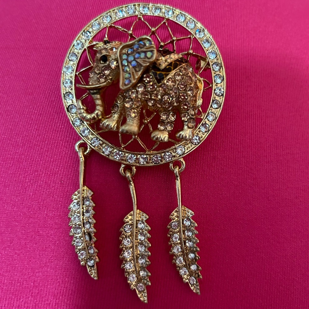 BROOCHES, NIB.